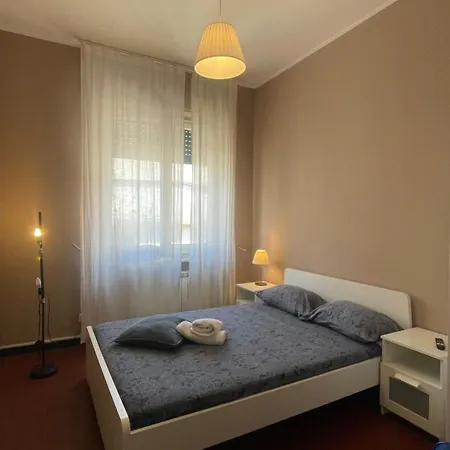 Main Square - Spacious 4br - Wifi & Elevator - Alway Open * ג'נובה