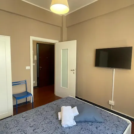 Main Square - Spacious 4br - Wifi & Elevator - Alway Open * ג'נובה