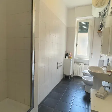 דירה Main Square - Spacious 4br - Wifi & Elevator - Alway Open ג'נובה