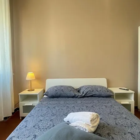 Main Square - Spacious 4br - Wifi & Elevator - Alway Open * ג'נובה