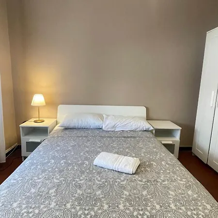 דירה Main Square - Spacious 4br - Wifi & Elevator - Alway Open ג'נובה