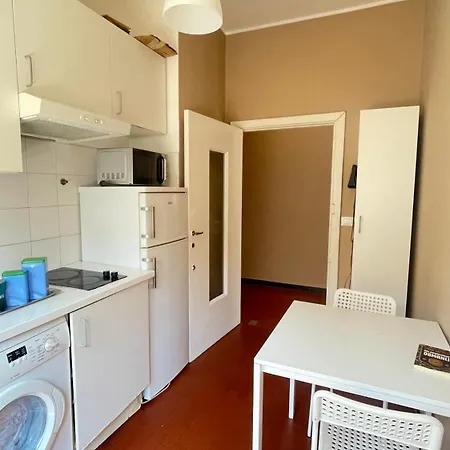Main Square - Spacious 4br - Wifi & Elevator - Alway Open דירה ג'נובה