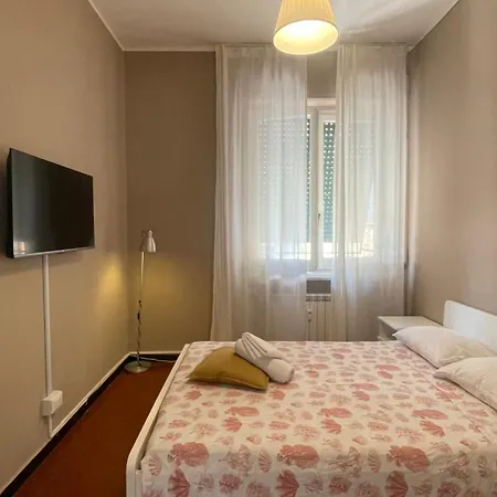Main Square - Spacious 4br - Wifi & Elevator - Alway Open דירה ג'נובה