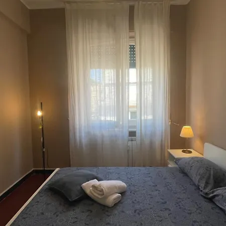 Main Square - Spacious 4br - Wifi & Elevator - Alway Open * ג'נובה