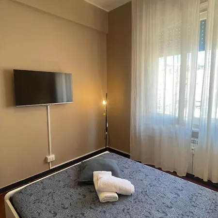 Main Square - Spacious 4br - Wifi & Elevator - Alway Open דירה ג'נובה
