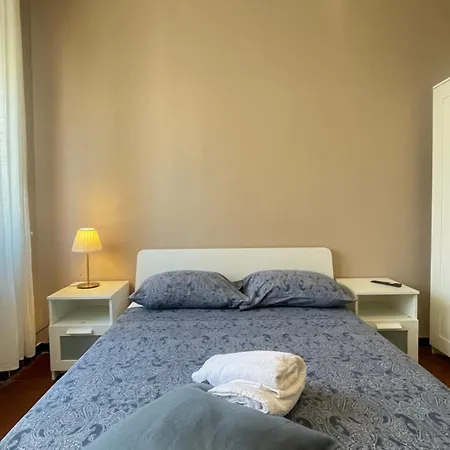 Main Square - Spacious 4br - Wifi & Elevator - Alway Open דירה ג'נובה